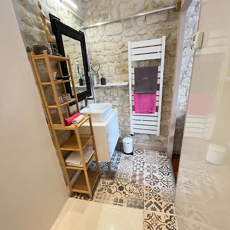 Saint House Nocleg ze śniadaniem 3*