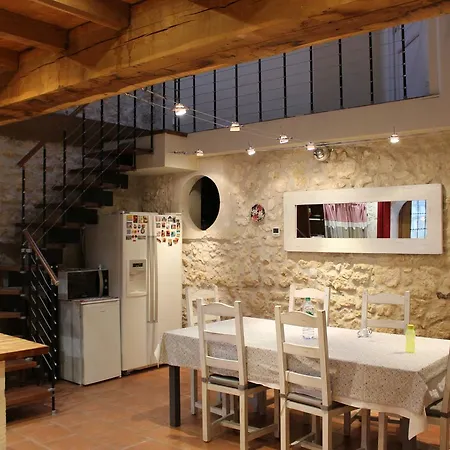 Saint House Couette-café Pons